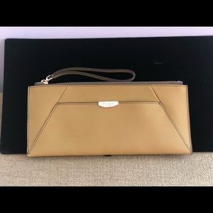 Henri Bendel W57th Wristlet /Travel  Pouch NWT